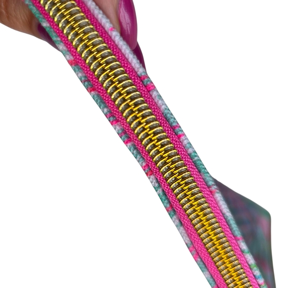 Lilly Pulitzer Seaspray Pouch. Colorful Seashell Clutch Style # 96637 - Picture 6 of 7